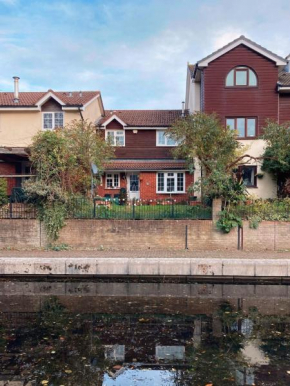 In the heart of the city parking,garden,canal view